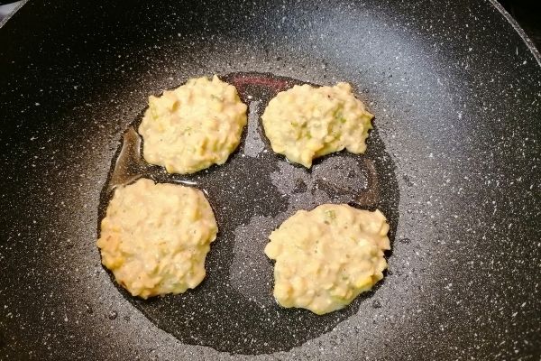 shallow fry the sweetcorn fritters