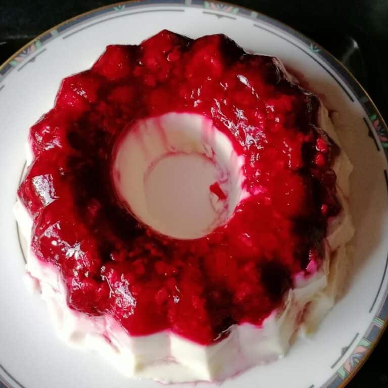 Milk pudding with raspberries