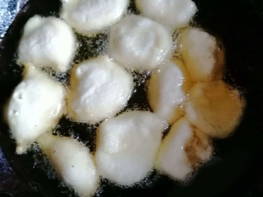 frying daal pakora for dahi baray