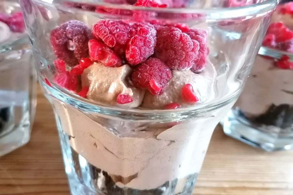 Milk chocolate mousse with 2 ingredients