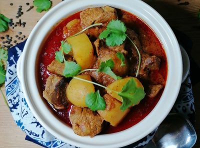 Aloo Gosht: Pakistani Style Meat and Potato Curry