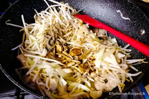 cabbage, beansprouts, chicken pieces and soy sauce