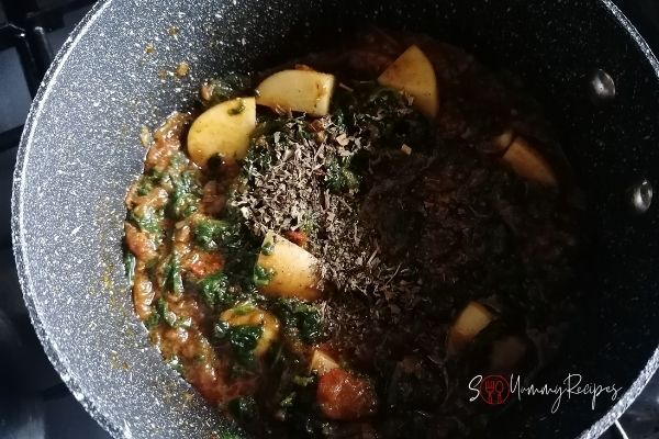 kasuri methi on potato spinach curry