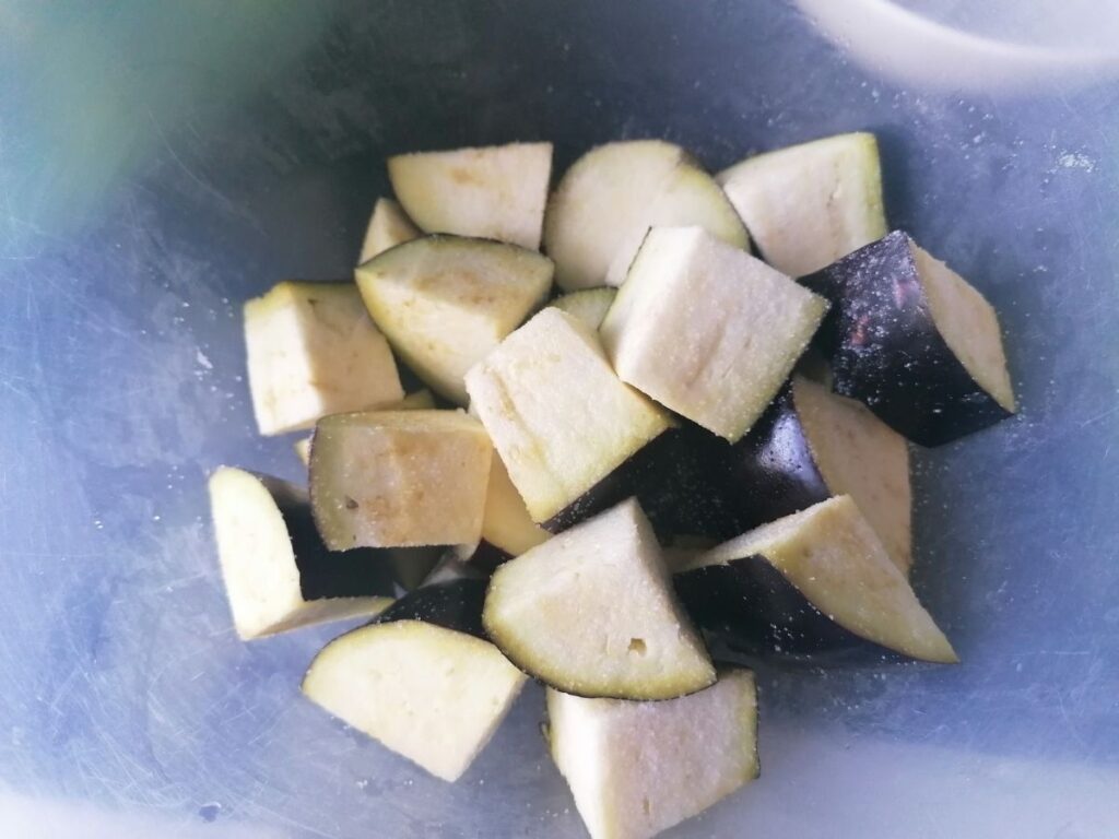 aubergine pieces sprinkled with salt