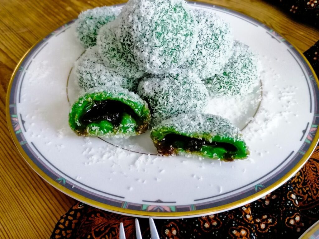 Indonesian glutinous rice balls - klepon
