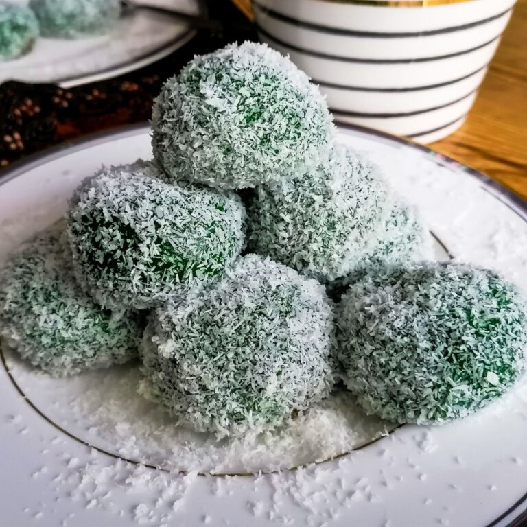 Klepon - Indonesian sweet treats made of glutinous rice coated with coconut