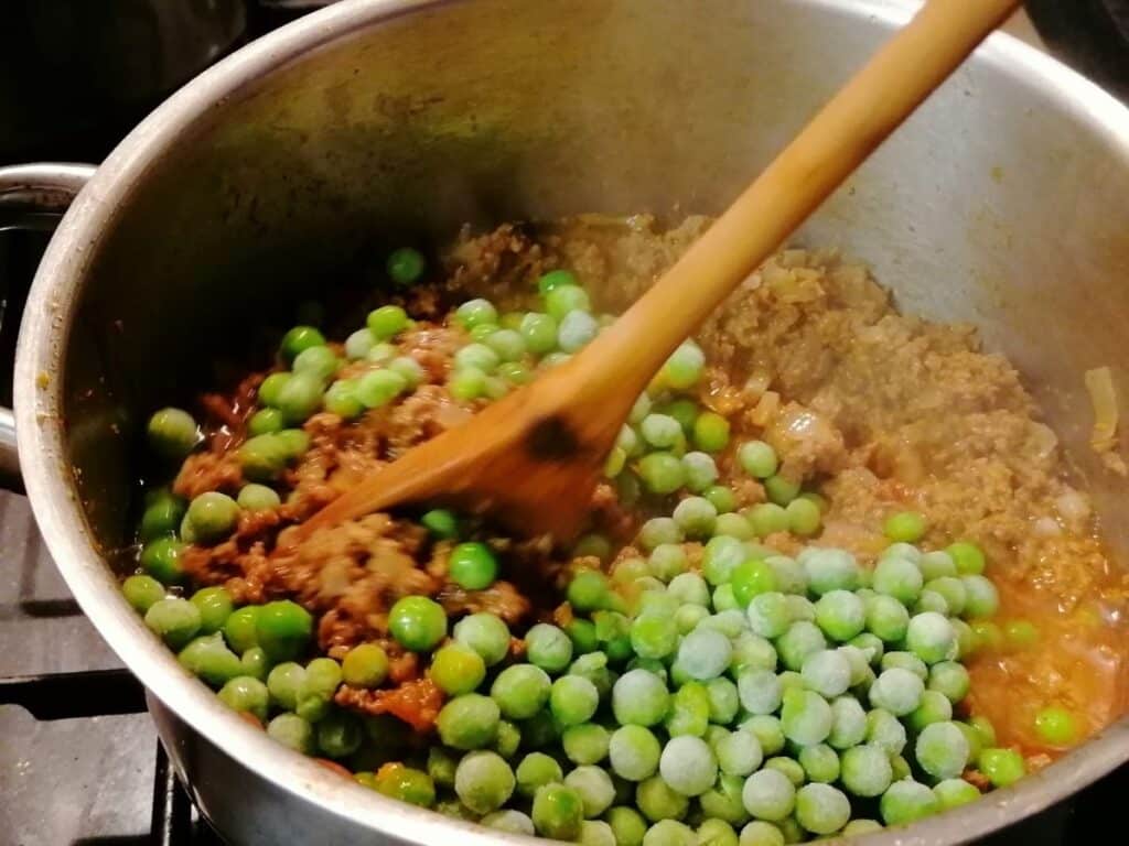 green peas in minced meat