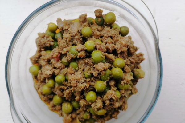Pakistani style lamb minced meat with green peas curry