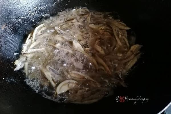 frying dried-anchovies