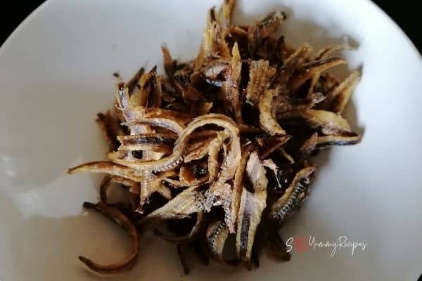 fried anchovies