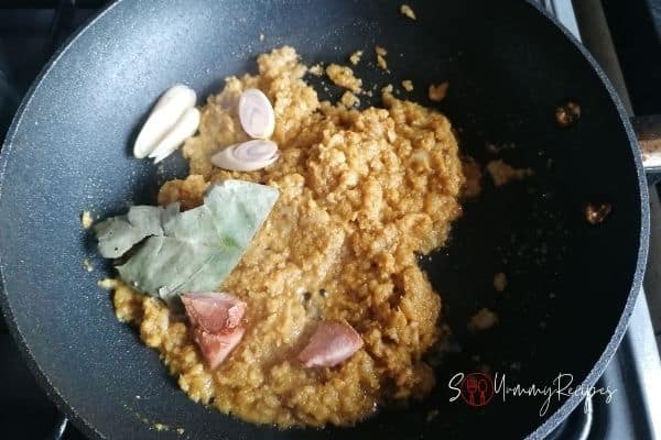 spice paste on frying pan