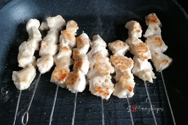 grilling chicken on the skewers