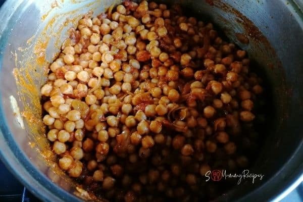 chickpeas in curry masala