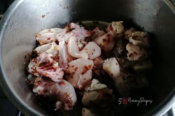 frying chicken pieces in spices