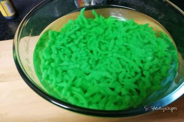 cendol in iced water in a bowl