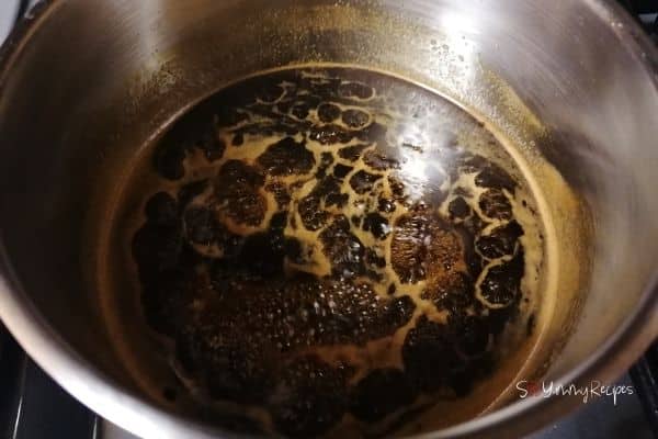 boiling palm sugar in a pan
