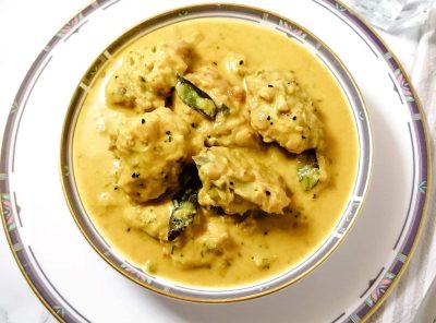 Kadhi Pakora - Pakistani Pakora Curry Recipe
