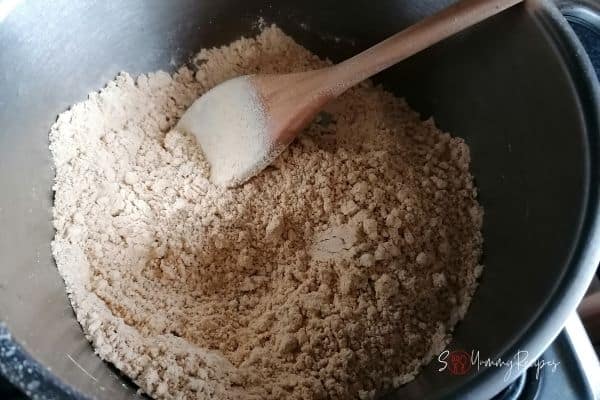 Roasted chickpea flour in the pan