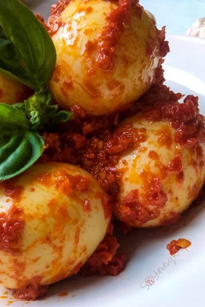 a close up photo of balado telur.
