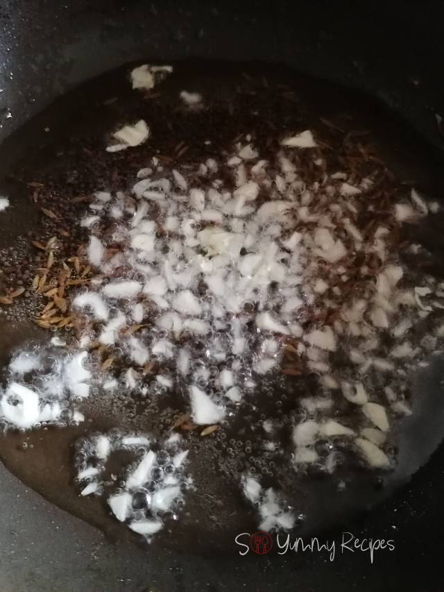 Chopped garlic, cumin seeds and mustard seeds in oil.