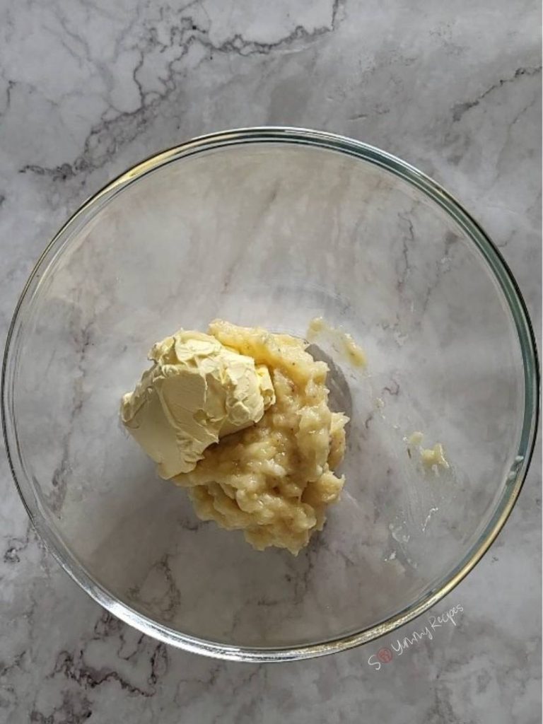 Mashed bananas and margarine.