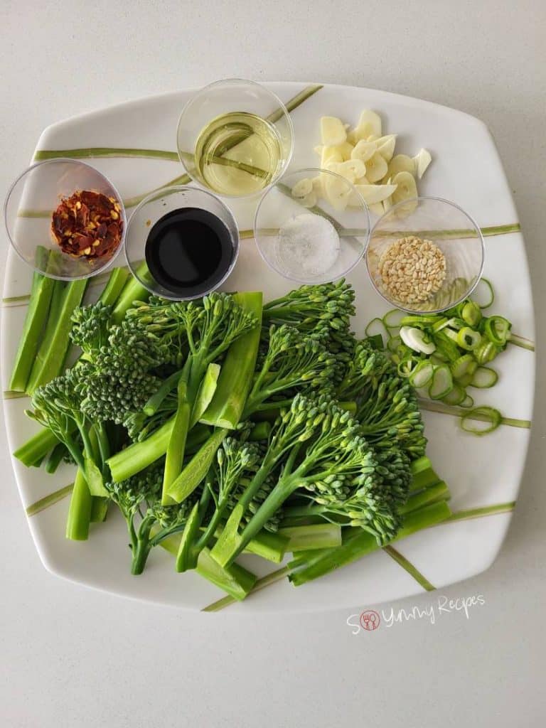 Ingredients for instant pot broccoli.