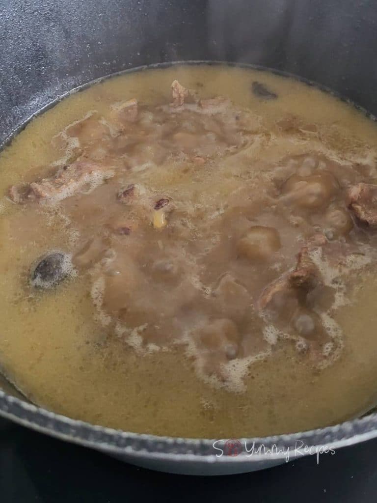 Lamb broth for Nasi Kebuli.