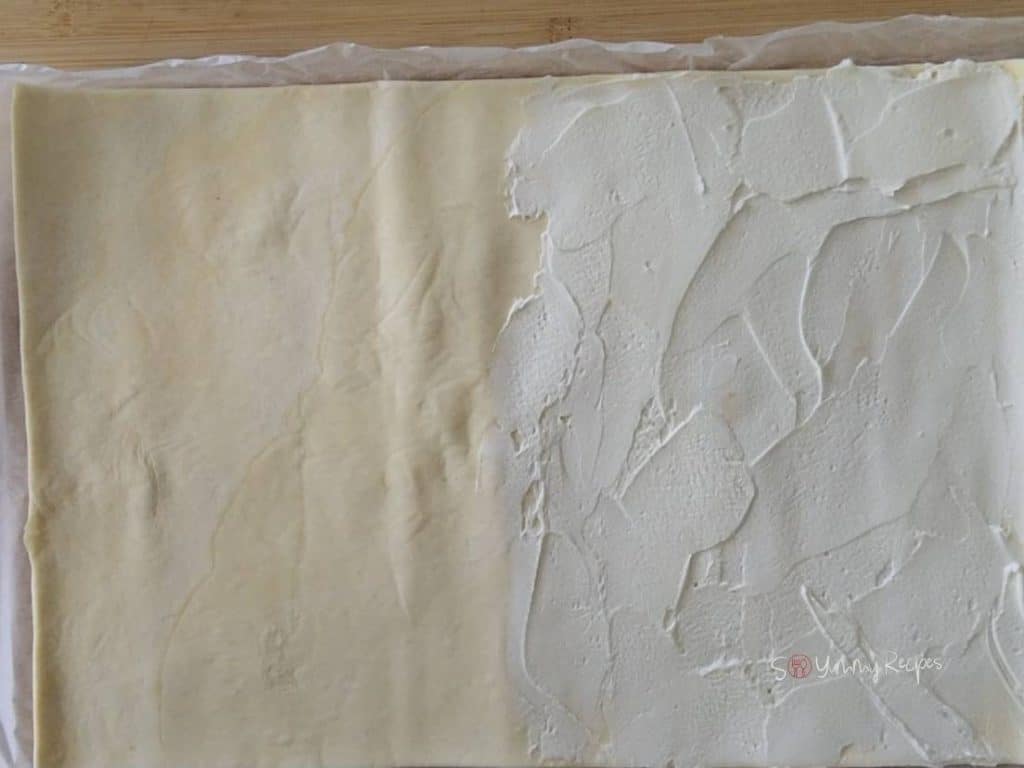 Puff pastry with cream cheese.
