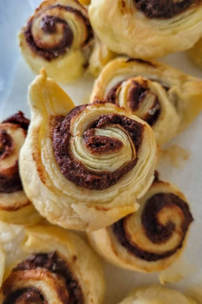 Puff pastry rolls with hazelnut chocolate fillings.