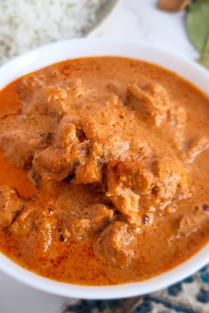 Chicken curry in creamy sauce.