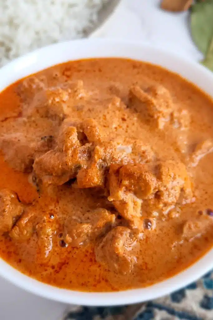 Chicken curry in creamy sauce.