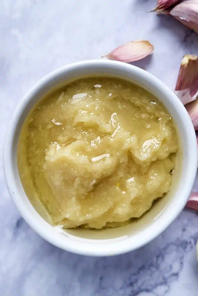 A bowl of garlic paste.