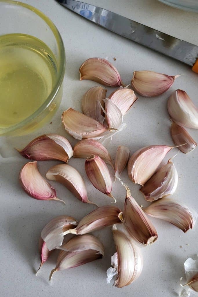 Ingredients to make garlic paste.