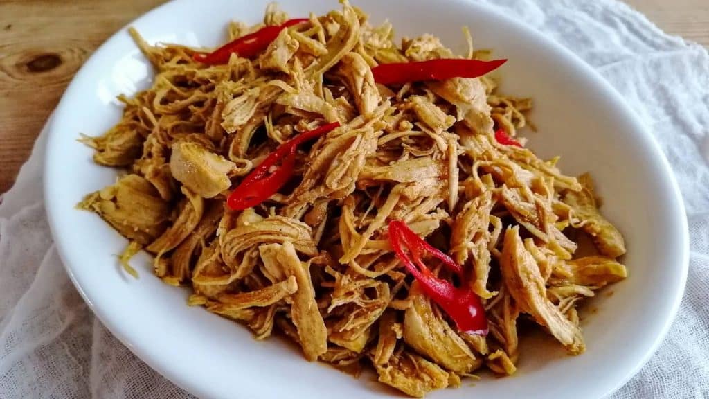 Ayam Suwir Bumbu Bali.