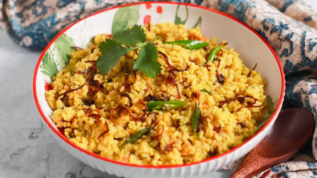Pakistani Urad Dal garnished with cilantro and green chili slices.