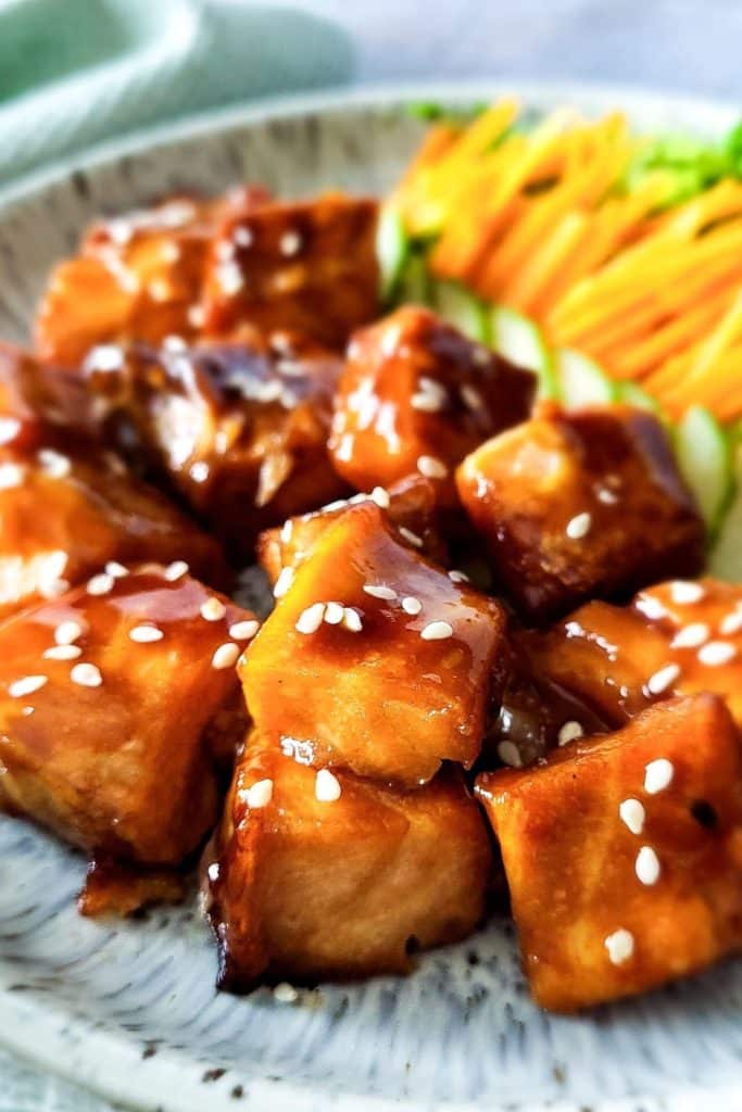 Teriyaki Salmon Bites with carrots and lettuce.